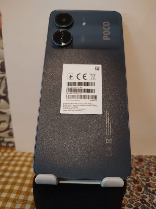 Smartphone Poco C65 nou și smartwatch sport
