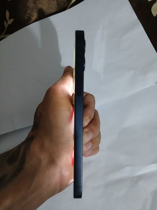 Iphone 12 si Samsung A16