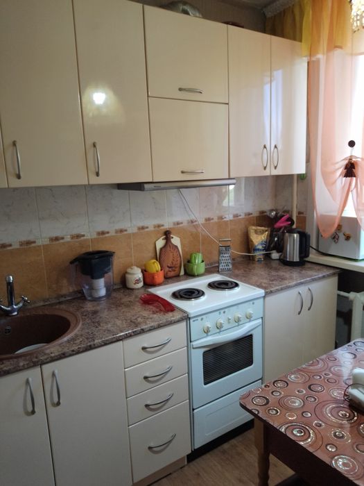 Продам двухкомнатную  .