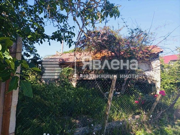 Слънчев ъглов парцел на улица и номер!