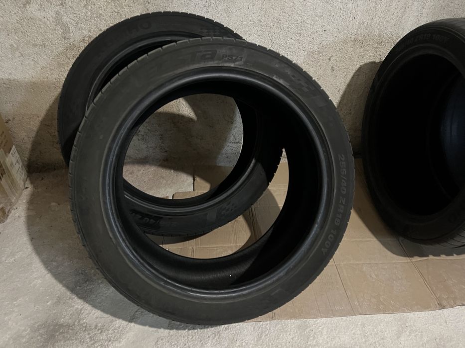 Kumho Ecsta  255/40 R19