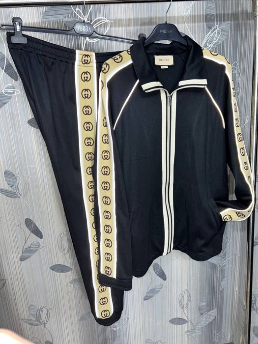 Продается спортивное костюм  Бренд