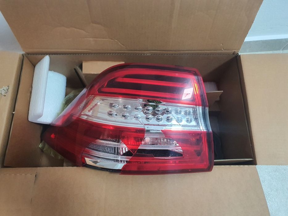 Vand lampa stop original  spate stanga Mercedes ML W166 pentru piese