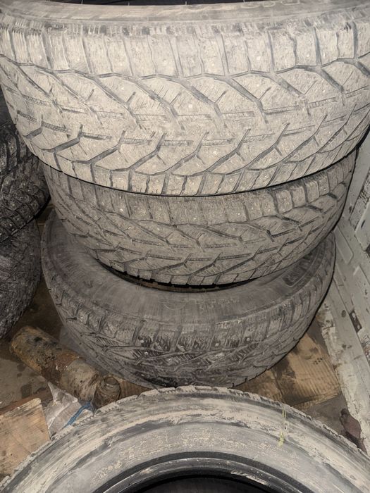 Продается резина 235/60. R18