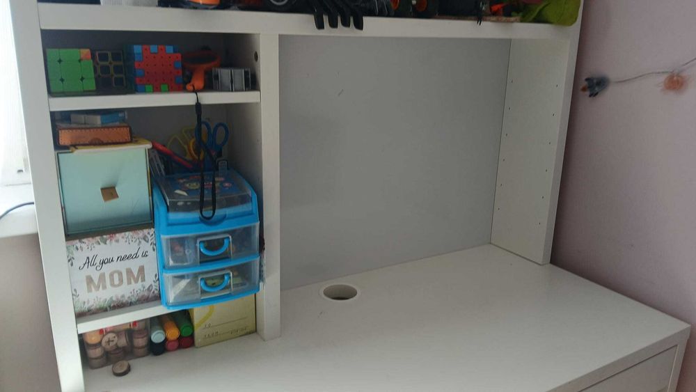 Birou IKEA MICKE 105x50x140(h) alb + rafturi | 300 lei | Sighișoara