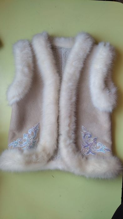 Безрукавка меховая