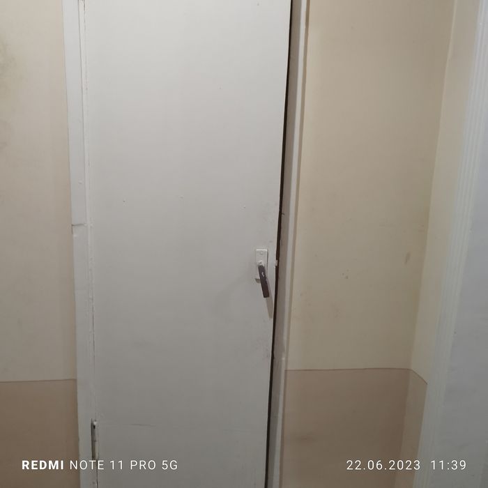 Продаю двери нормальном состоянии.