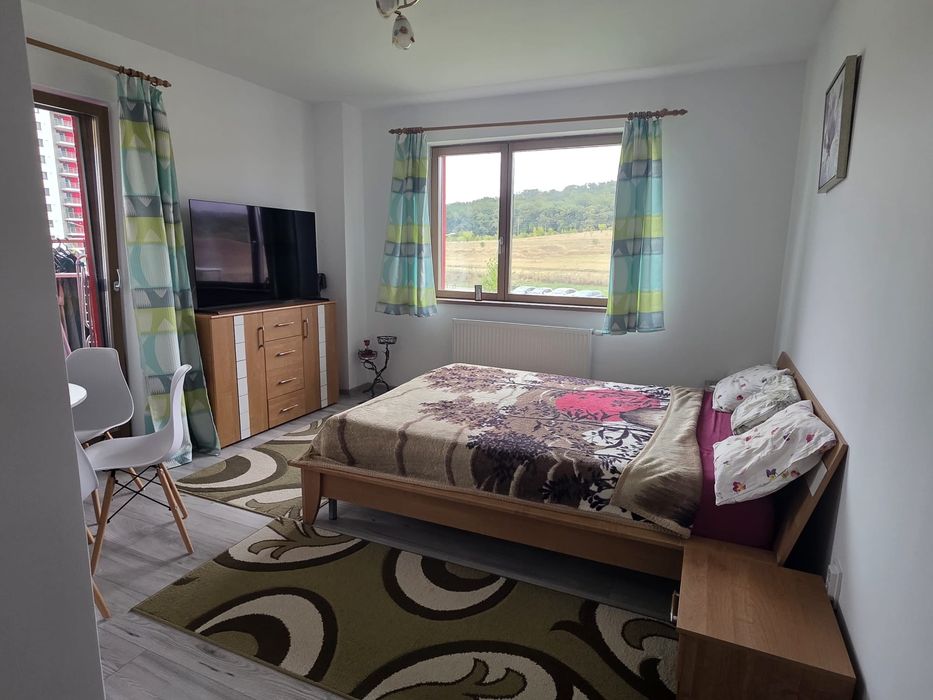 Închiriez apartament cu două camere pe termen lung în Green Residence