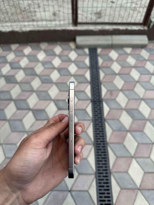 iPhone  15  pro
