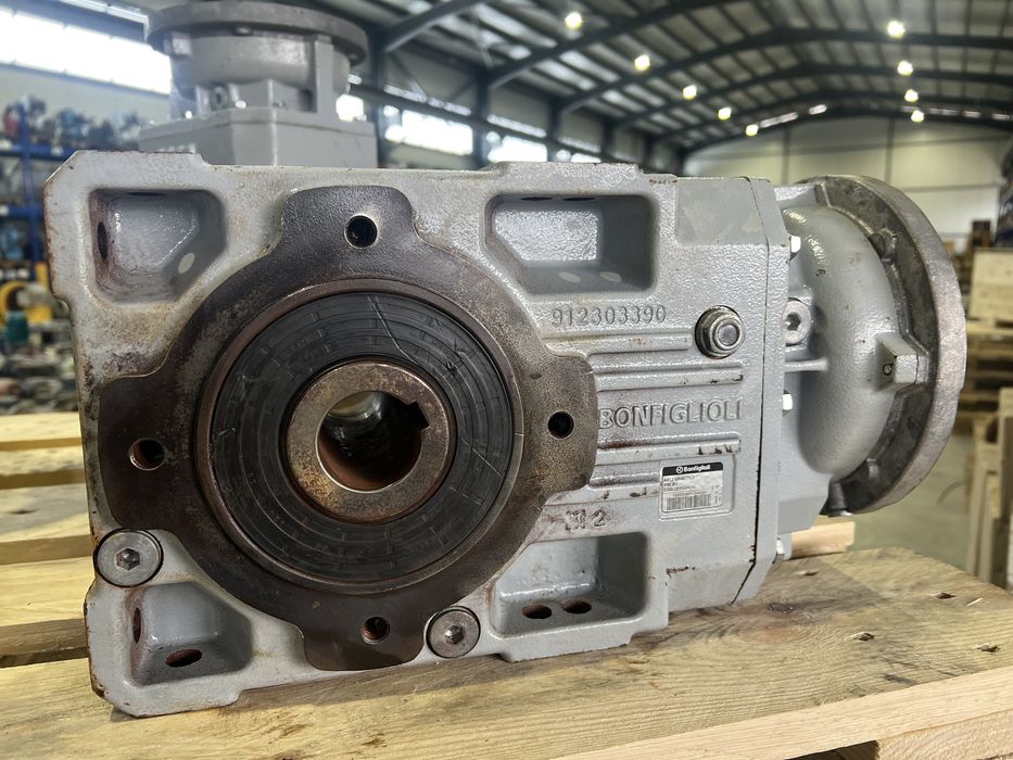 Мотор-редуктор 2.2 кВ 18 об BONFIGLIOLI