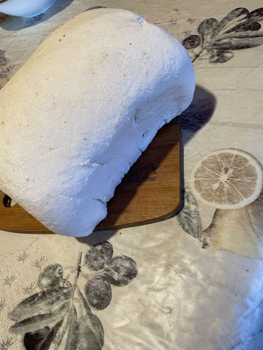 Brânza de vaca cu caprea 30 de lei kg