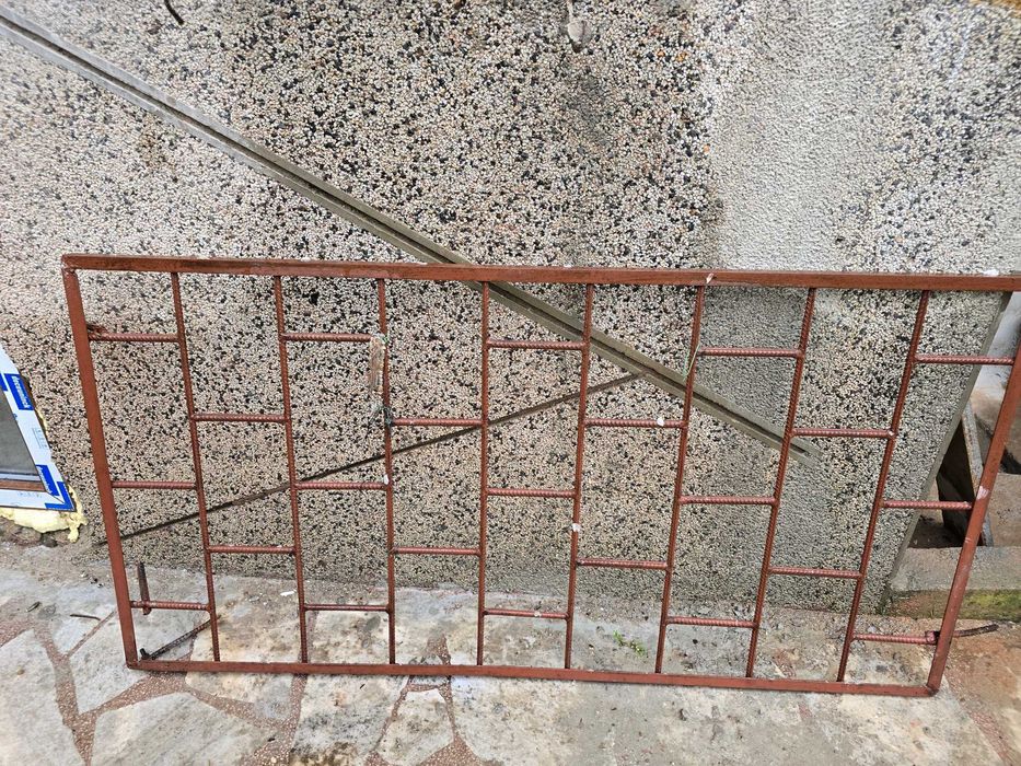 Решетки за прозорци за мазе и Железни парапети