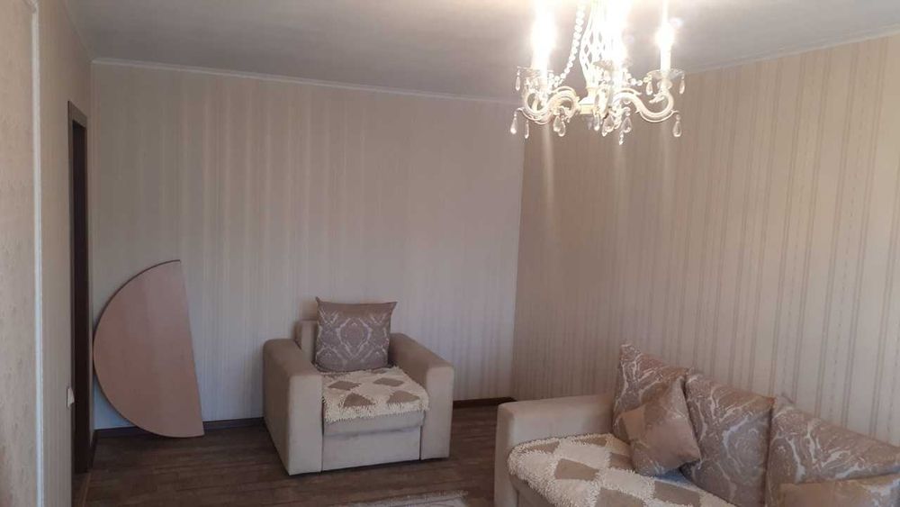 Продам 2-комн квартиру, р-н 8 школы, средний этаж