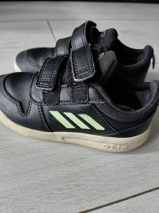 Маратонки адидас