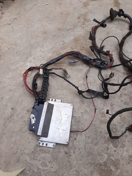 продаётся комп январь 5.1 подойдет к автомобилям ВАЗ ,шевролет ,газ