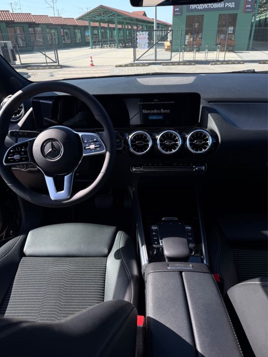 Mercedes EQA 250