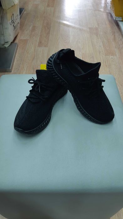 Кроссовки  новые