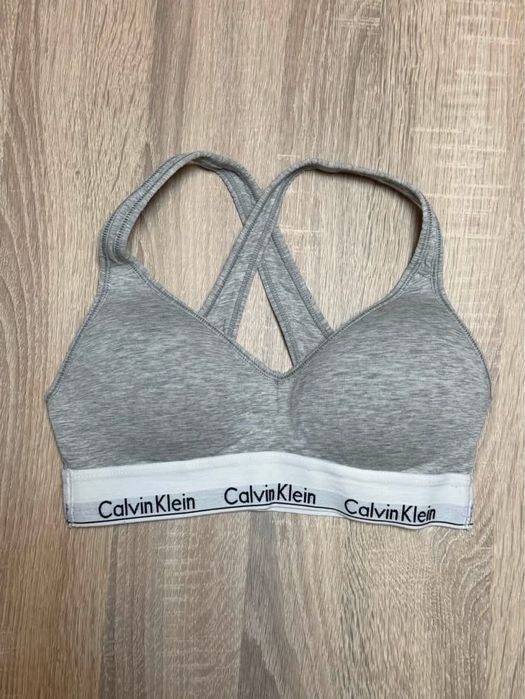 Спортни сутиени (топове)