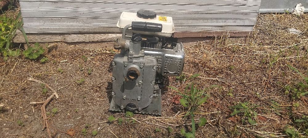 Водна помпа с бензинов двигател Honda