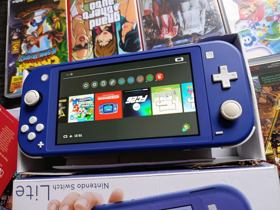 Nintendo Switch Lite + 9 игри