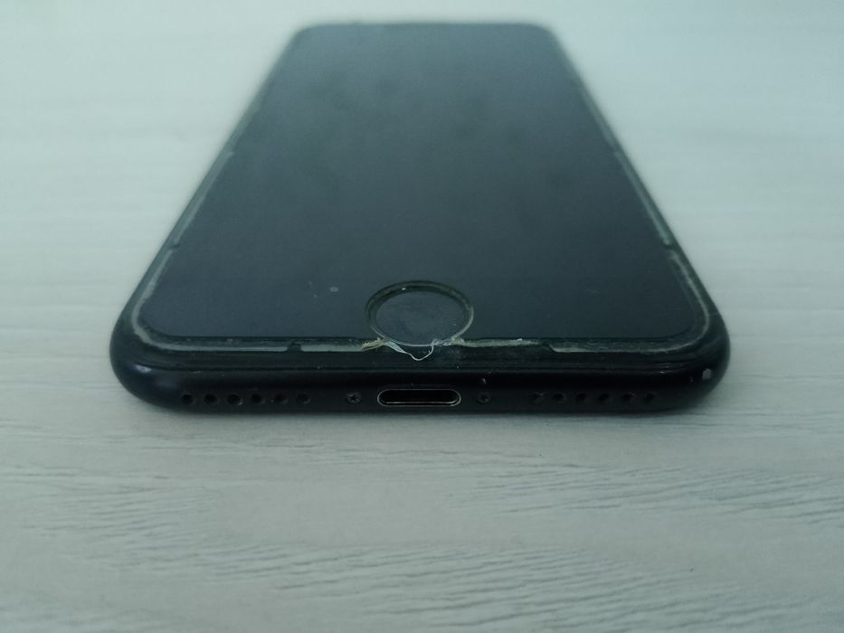 iPhone 7 32GB Black — 20 000 ₸