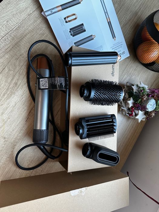 Dyson сешоар,пълен сет!!