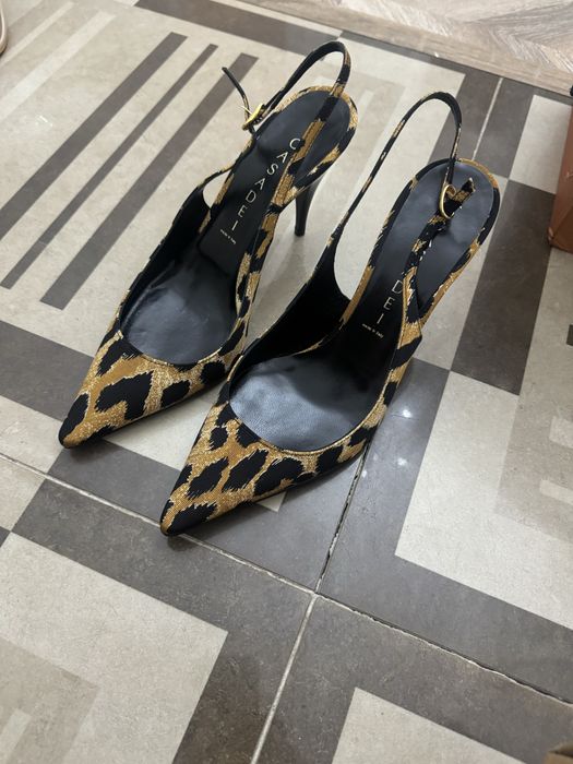 Продам туфли Casadei