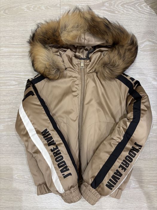 Яке Avin с естествен косъм