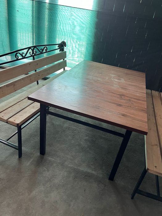 Стол скамейкамен