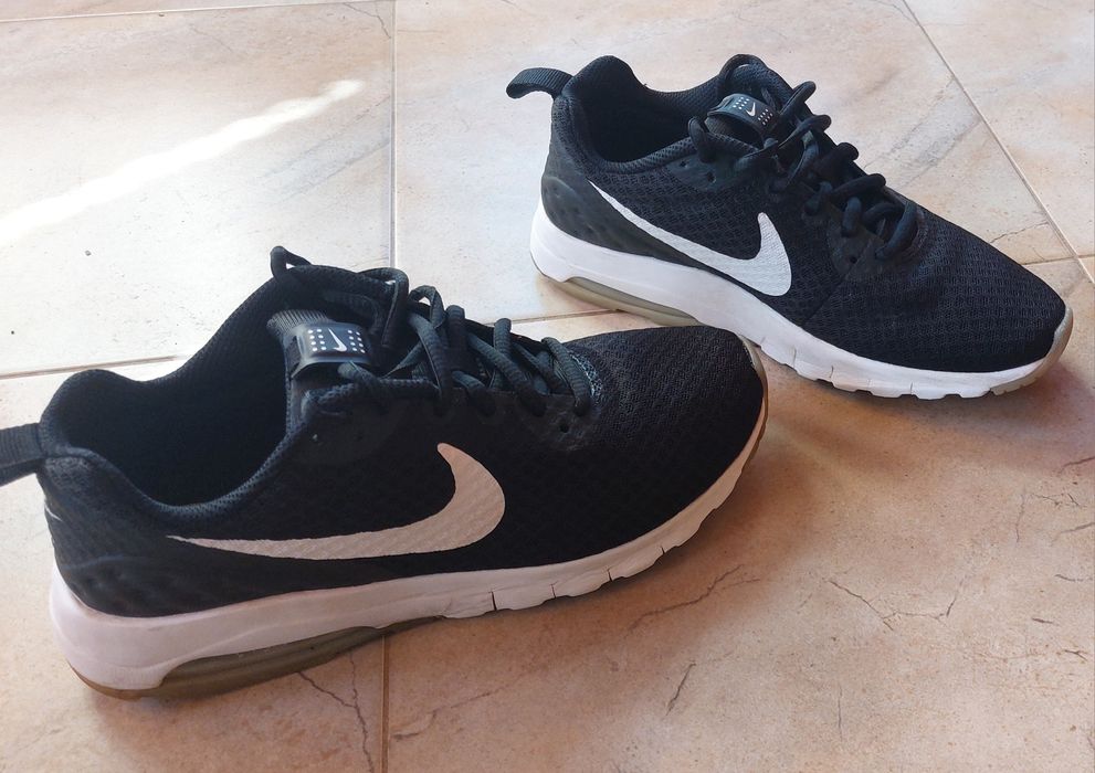 Маратонки Nike Air Max Motion Low Black White