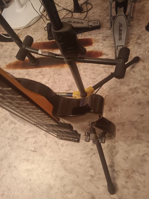 Гитара акустическая. Бас гитара. Барабаны.