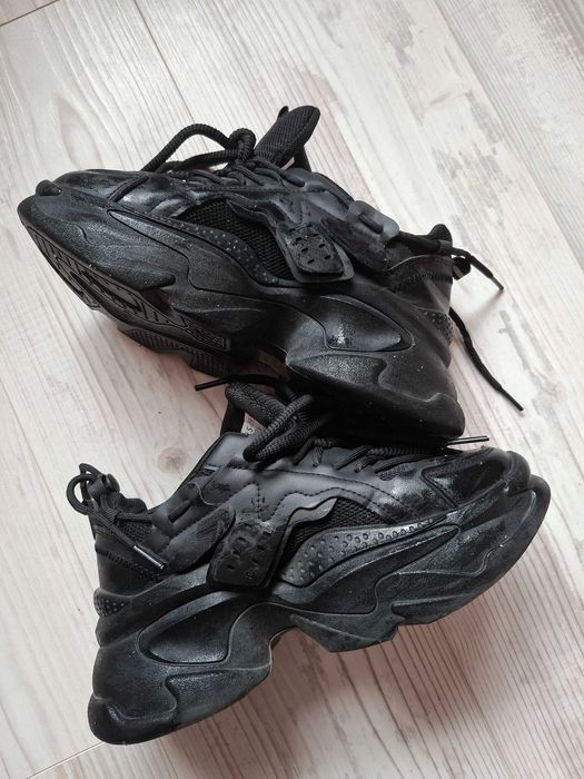 Дамски черни маратонки