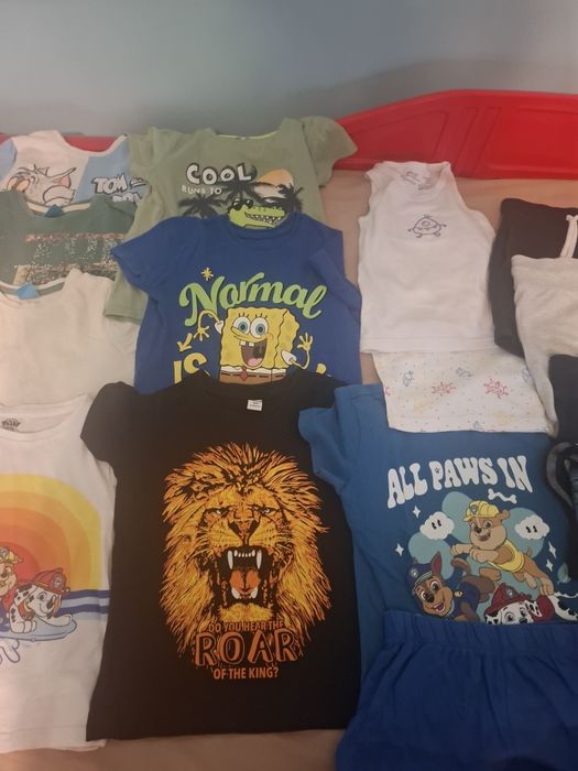 Lot hăinuțe mărime 104 cadou o pereche adidași nr 28