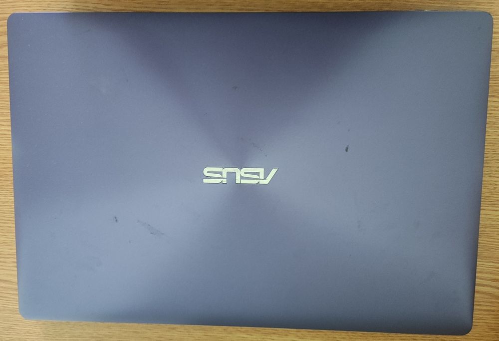 Лаптоп ASUS лилав