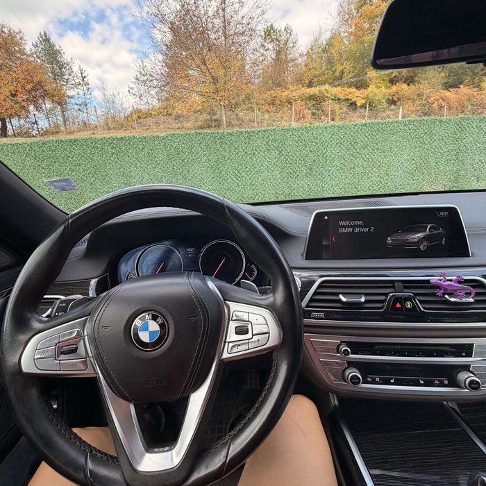 BMW 740i G12 2019 година