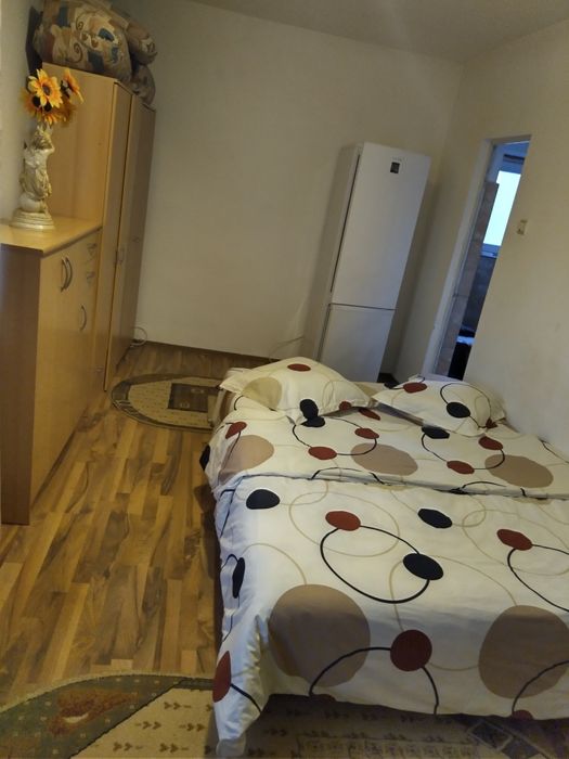 Închiriez garsonieră