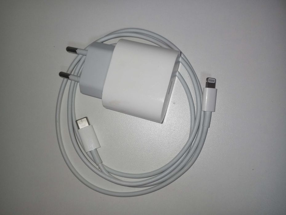 Зарядка айфон аригинал