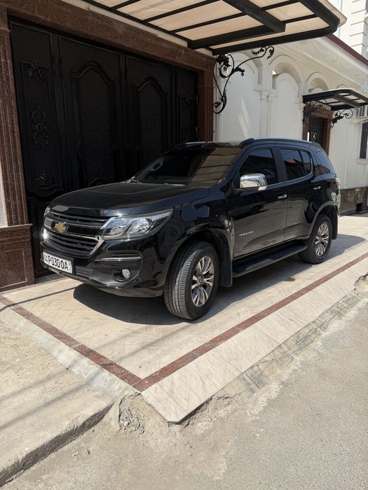Trailblazer 20/21 qora kam yurgan tozza holati ideal