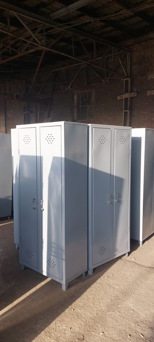 Кийим илиш учун тайёр шкаф