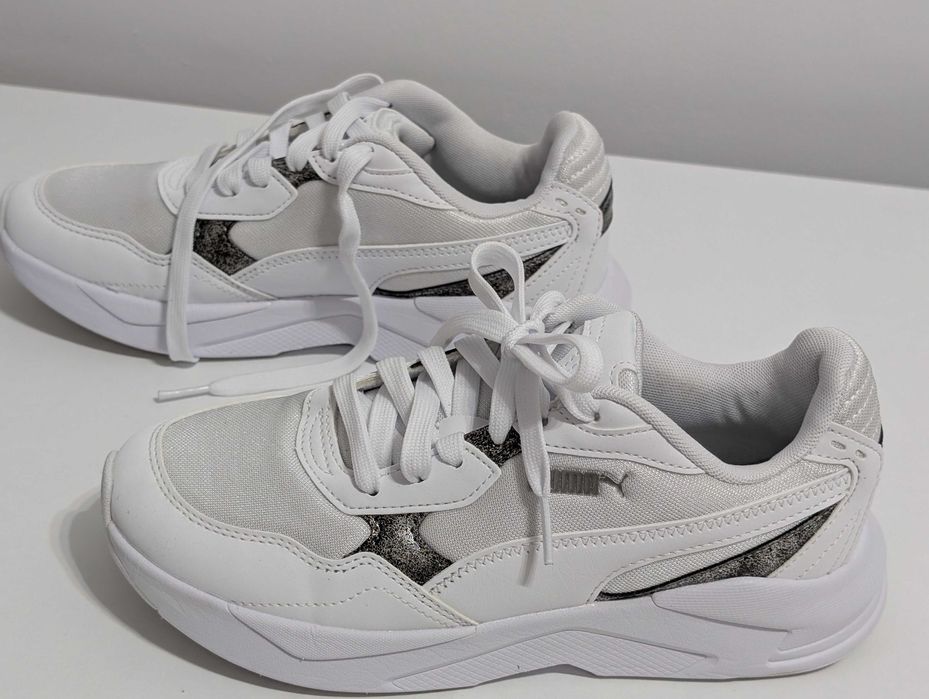 Pantofi Puma din piele ecologică, cu insertii de material textil.