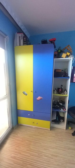 Продавам обзавеждане за детска стая.