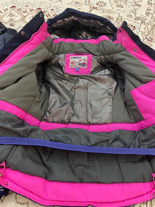 Продам куртку для девочек