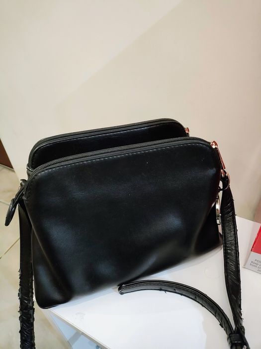 Малка черна чанта