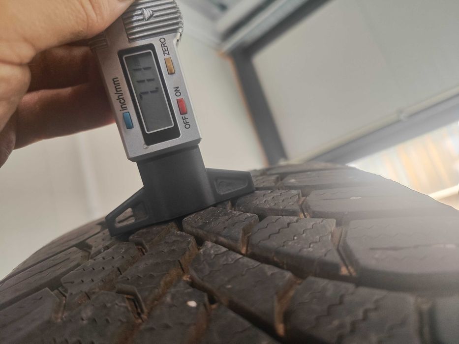 4бр.зимни гуми 215/60/17 Bridgestone