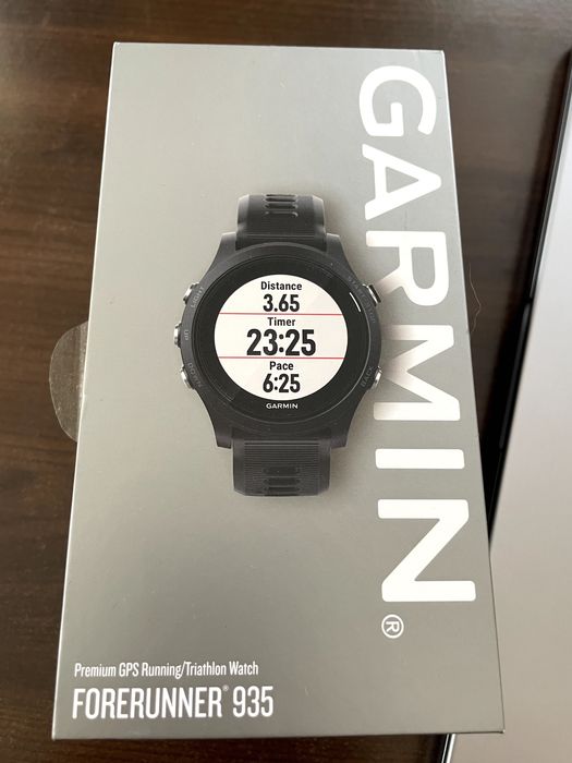 Продавам Garmin Forerunner 935