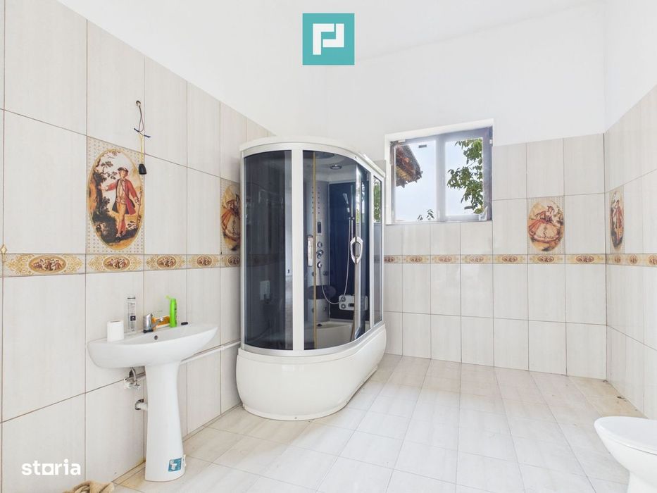 Casă 465 mp  cu posibilități multiple în Covăsânț
