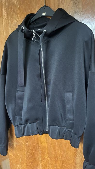 Разчистване на гардероб-елеци якета и др.