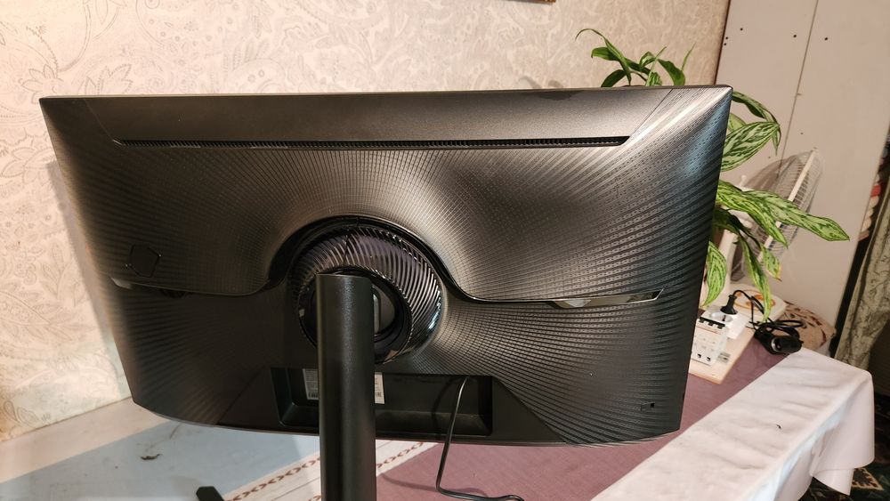 Монитор Samsung G7 28" Smart в идеале