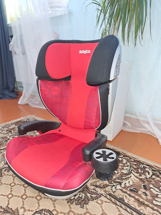 Автомобильное детское кресло