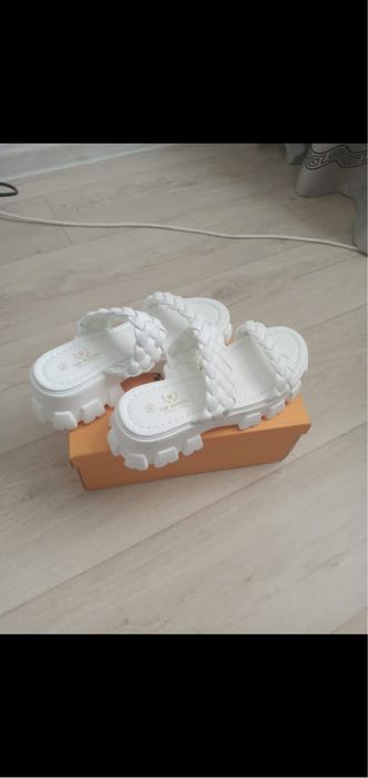 Продается женская обувь